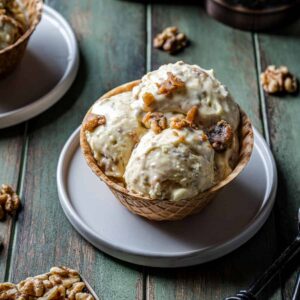 Caramelized Walnuts Ice Cream
