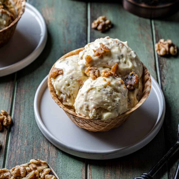 Caramelized Walnuts Ice Cream